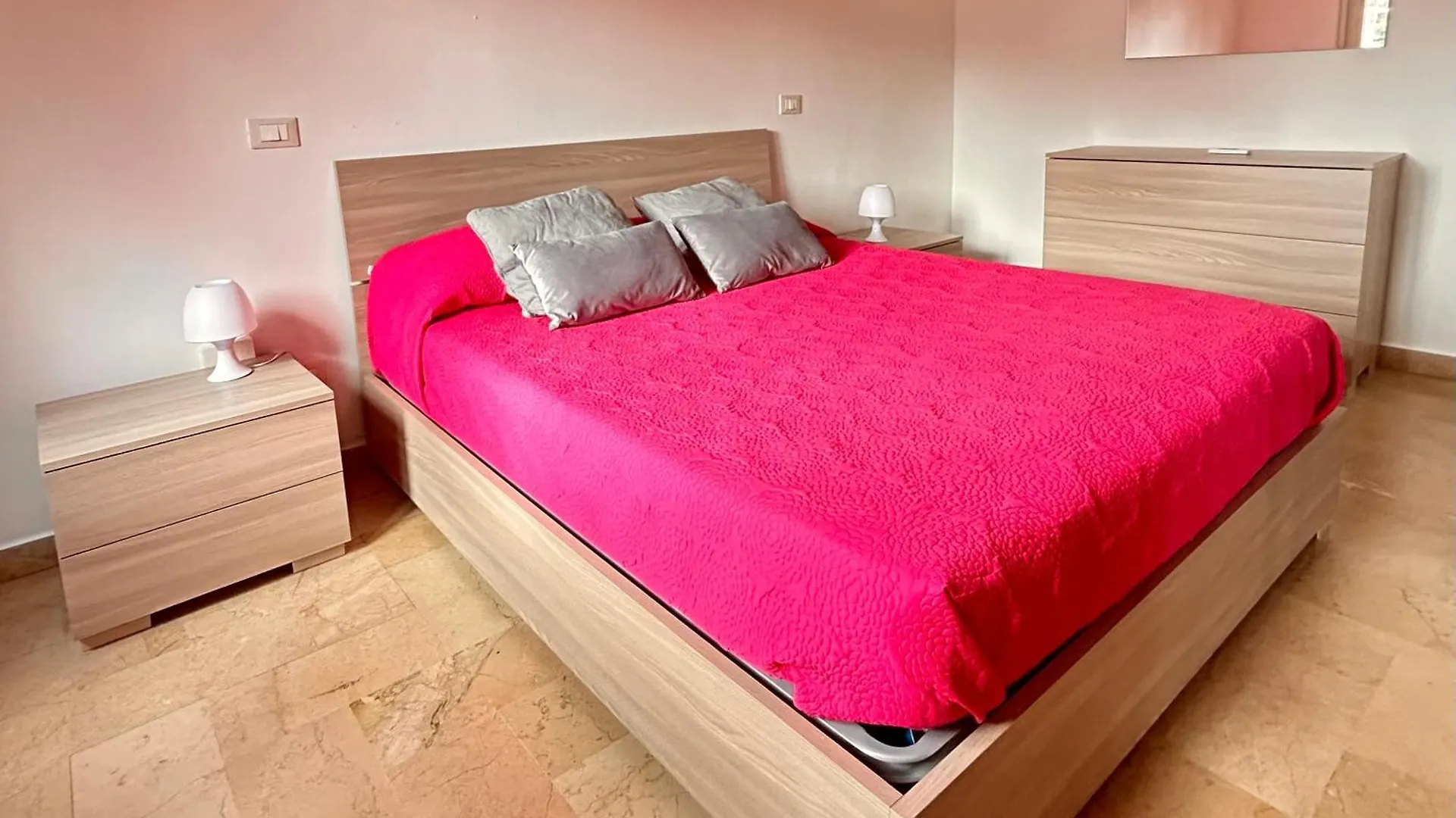Villa Mia Mondello, 200M To Beach, Private Parking 팔레르모